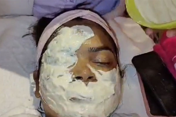 Why Our Beauty Parlour Facial Is the Best Facial in Kolkata for Party Makeup Services